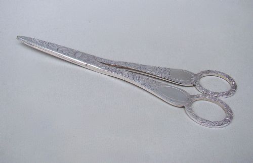 fig 2. CASED PAIR OF VICTORIAN SILVER GRAPE SCISSORS BY WAKELY & WHEELER, LONDON 1890