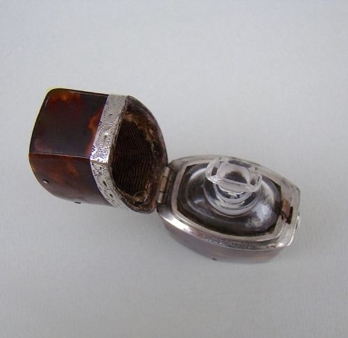 fig 2. GEORGIAN SILVER MOUNTED TORTOISESHELL SCENT BOTTLE ETUI, CIRCA 1780