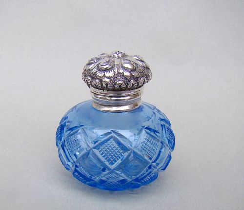 fig 3. RARE VICTORIAN SILVER MOUNTED URANIUM BLUE GLASS VINAIGRETTE, CIRCA 1880