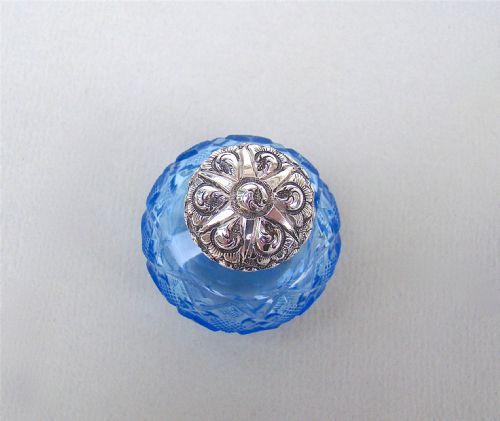 fig 2. RARE VICTORIAN SILVER MOUNTED URANIUM BLUE GLASS VINAIGRETTE, CIRCA 1880