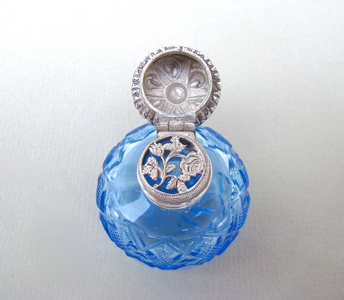 Rare Victorian Silver Mounted Uranium Blue Glass Vinaigrette, Circa 1880