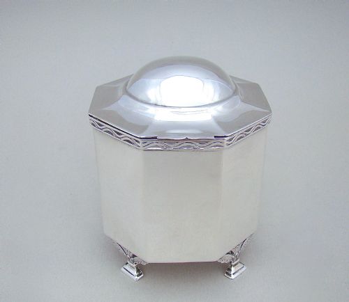 fig 1. ARTS & CRAFT STERLING SILVER TEA CADDY BY EDWARD BARNARD & SONS LTD, LONDON 1908
