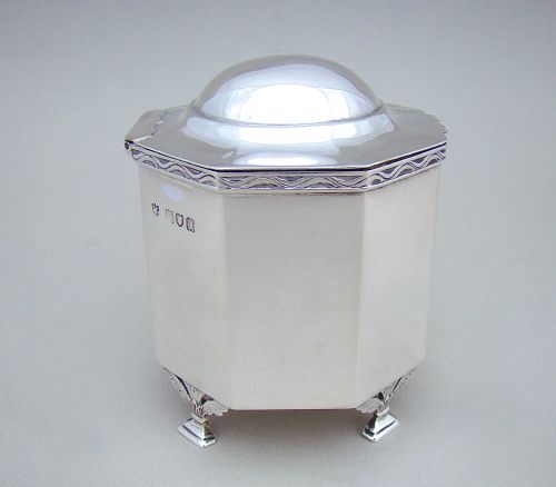 fig 2. ARTS & CRAFT STERLING SILVER TEA CADDY BY EDWARD BARNARD & SONS LTD, LONDON 1908
