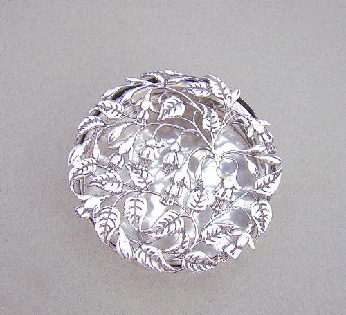 fig 2. ART NOUVEAU SILVER POT POURRI BOX BY WILLIAM COMYNS, LONDON 1908