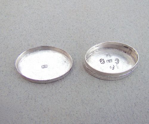 fig 3. GEORGIAN SILVER PATCH BOX BY JOSEPH TAYLOR, BIRMINGHAM 1798