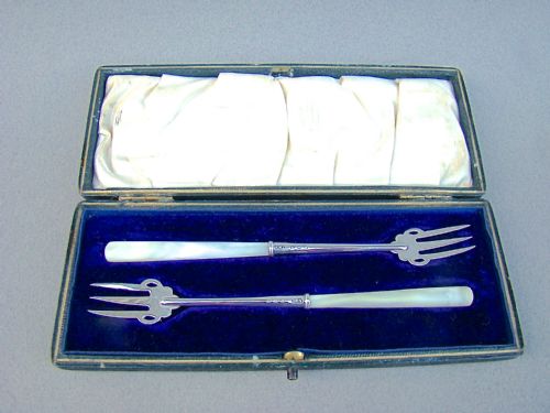 Cased Pair of George V Silver Pickle Forks by Adie & Lovekin, Birmingham 1912