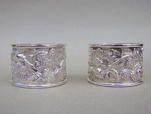 fig 2. CASED PAIR OF ARTS & CRAFT SILVER  NAPKIN RINGS BY THOMAS THOMASON & CO, BIRMINGHAM 1910
