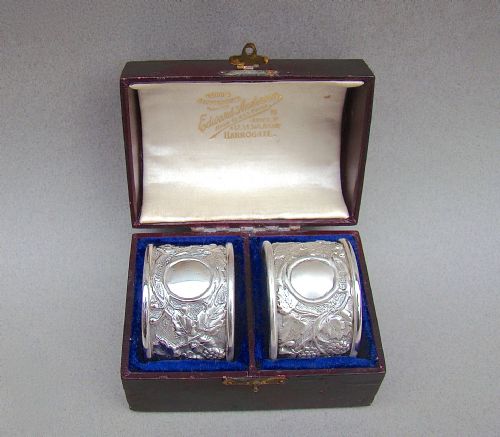 fig 1. CASED PAIR OF ARTS & CRAFT SILVER  NAPKIN RINGS BY THOMAS THOMASON & CO, BIRMINGHAM 1910

