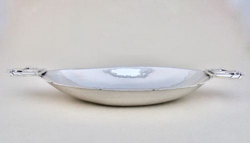 fig 2. R.E. STONE ARTS & CRAFT PLANISHED SILVER DISH, LONDON 1934