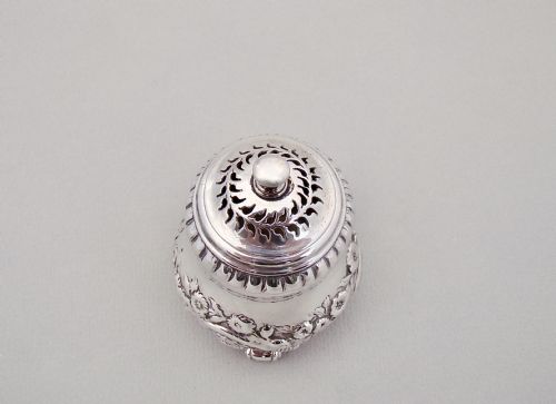 fig 2. EXQUISITE GEORGIAN SILVER POUNCE POT BY JOSEPH ANGELL, LONDON 1825