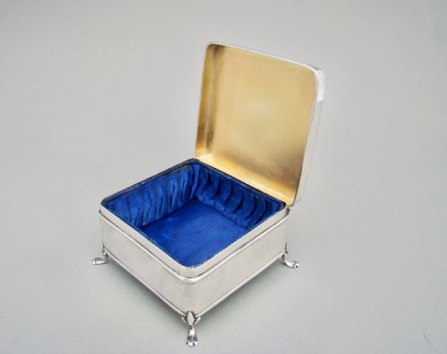 fig 3. ART DECO SOLID SILVER JEWELLERY BOX BY JAMES DEAKIN & SONS, CHESTER 1920