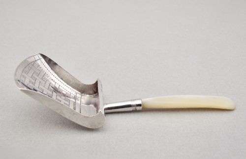 fig 2. GEORGIAN SILVER AND MOTHER OF PEARL CADDY SPOON BY WILLIAM PUGH, BIRMINGHAM 1814
