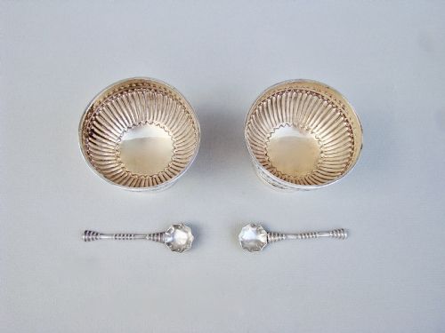 fig 2. PAIR OF VICTORIAN SOLID SILVER SALTS BY ROBERT HENNELL, LONDON 1869