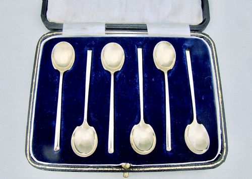 Cased Set of Six Silver Gilt Demi-tasse Coffee Spoons by James Dixon & Sons, Sheffield 1926