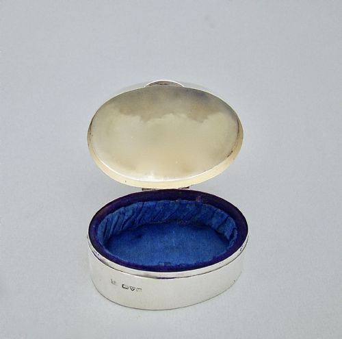 fig 2. SMALL GEORGE V SILVER JEWELLERY BOX BY NATHAN & HAYES, CHESTER 1911