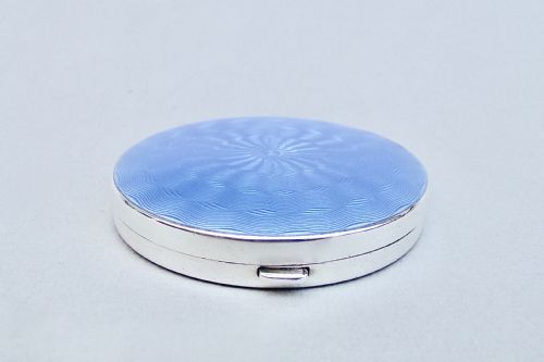 fig 1. ART DECO SILVER AND GUILLOCHE ENAMEL COMPACT BY W. I. BROADWAY & CO, BIRMINGHAM 1932