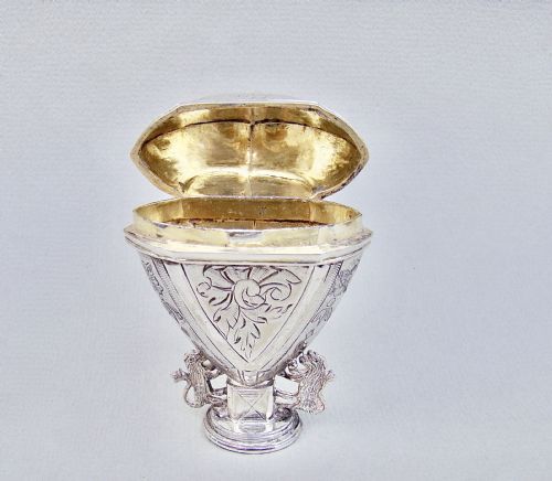 fig 1. 18TH C. SCANDINAVIAN SILVER HEART-SHAPED HOVEDVANDSÆG / VINAIGRETTE / LOVE TOKEN, CIRCA 1780
