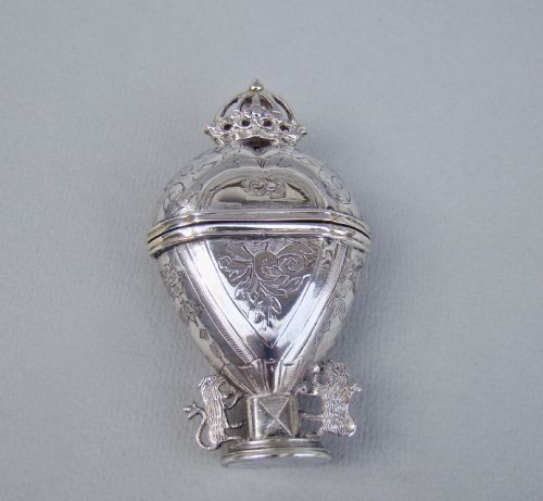 fig 2. 18TH C. SCANDINAVIAN SILVER HEART-SHAPED HOVEDVANDSÆG / VINAIGRETTE / LOVE TOKEN, CIRCA 1780
