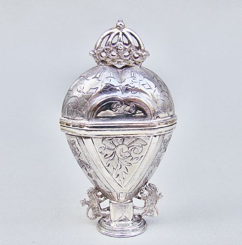 18th C. Scandinavian Silver Heart-shaped Hovedvandsæg / Vinaigrette / Love Token, Circa 1780

