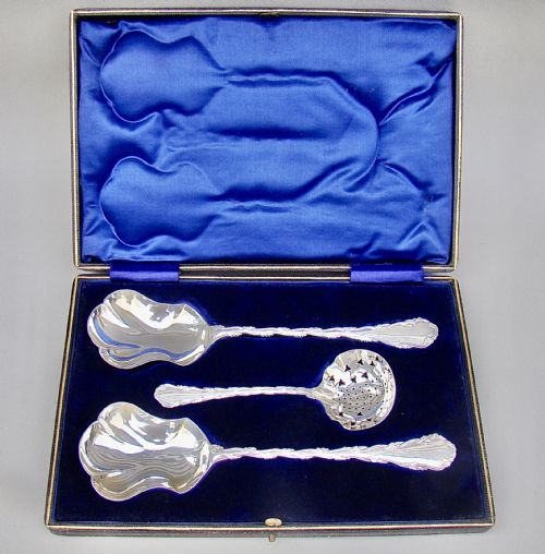 fig 1. CASED VICTORIAN SILVER PLATED FRUIT SERVING SET BY LEE & WIGFUL, SHEFFIELD CIRCA 1900