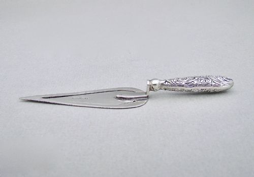fig 1. EDWARDIAN SILVER TROWEL SHAPED BOOKMARK BY CRISFORD & NORRIS, BIRMINGHAM CIRCA 1900