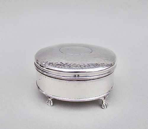 fig 1. EXQUISITE ARTS & CRAFT SPOT-HAMMERED SILVER JEWELLERY BOX BY BLANCKENSEE & SONS, BIRMINGHAM 1907