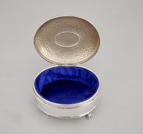 fig 2. EXQUISITE ARTS & CRAFT SPOT-HAMMERED SILVER JEWELLERY BOX BY BLANCKENSEE & SONS, BIRMINGHAM 1907
