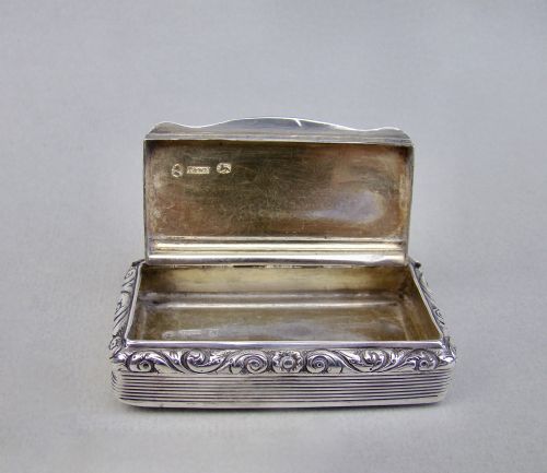 fig 2. GEORGIAN SILVER SNUFF BOX BY THOMAS & WILLIAM SIMPSON, BIRMINGHAM 1824