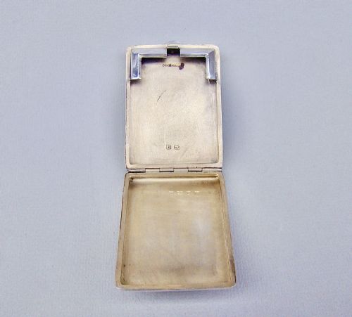 fig 2. ART DECO STERLING SILVER MATCHBOOK CASE BY WILLIAM NEALE, BIRMINGHAM 1929