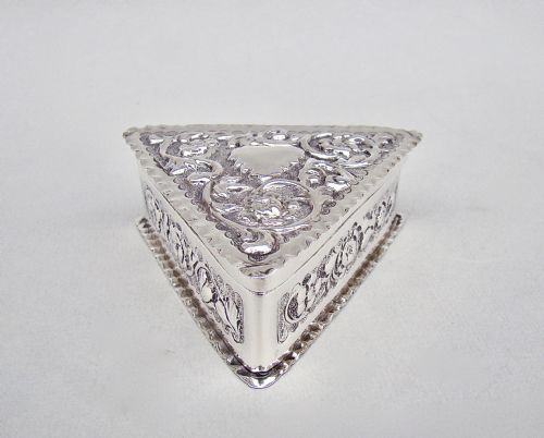 fig 2. UNUSUAL VICTORIAN SILVER TRINKET BOX BY GEORGE HOWSON, LONDON 1885