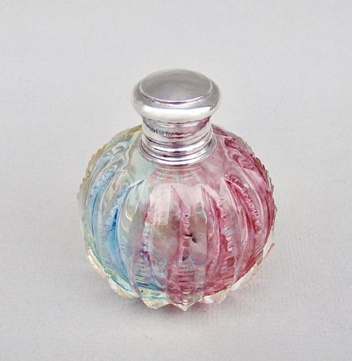 fig 3. UNUSUAL SILVER MOUNTED SLICED-CUT RAINBOW GLASS SCENT BOTTLE, BIRMINGHAM 1922