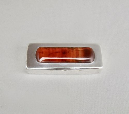 fig 1. RARE WILLIAM IV SILVER SNUFF BOX WITH AGATE CABOCHON BY EDWARD SMITH, BIRMINGHAM 1833