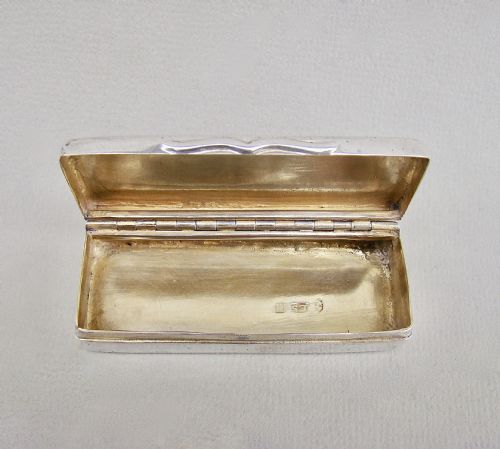 fig 2. RARE WILLIAM IV SILVER SNUFF BOX WITH AGATE CABOCHON BY EDWARD SMITH, BIRMINGHAM 1833