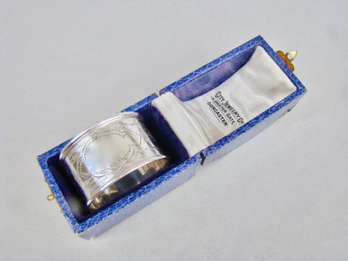 fig 1. CASED VICTORIAN SILVER NAPKIN RING BY EDWARD HUTTON, LONDON 1882