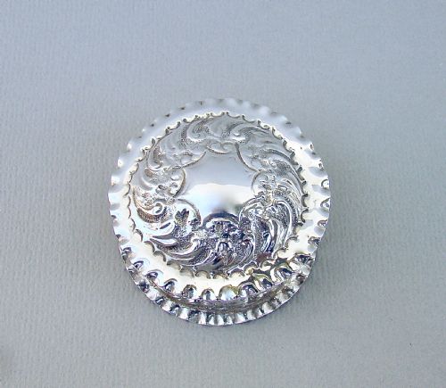 fig 1. VICTORIAN SILVER TRINKET BOX BY NATHAN & HAYES, BIRMINGHAM 1894