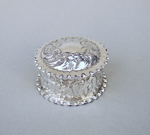 fig 2. VICTORIAN SILVER TRINKET BOX BY NATHAN & HAYES, BIRMINGHAM 1894