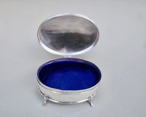 fig 3. GEORGE V SILVER JEWELLERY BOX, BIRMINGHAM 1924