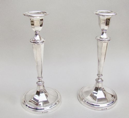 Elegant Pair of Edwardian Sterling Silver Column Candlesticks by Fordham & Faulkner, Sheffield 1910