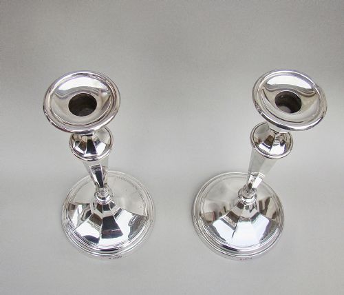 fig 2. ELEGANT PAIR OF EDWARDIAN STERLING SILVER COLUMN CANDLESTICKS BY FORDHAM & FAULKNER, SHEFFIELD 1910