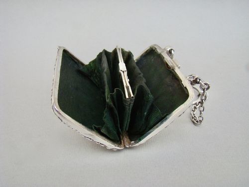 fig 2. EDWARDIAN SILVER EVENING PURSE BY HENRY MATTHEWS, BIRMINGHAM 1903