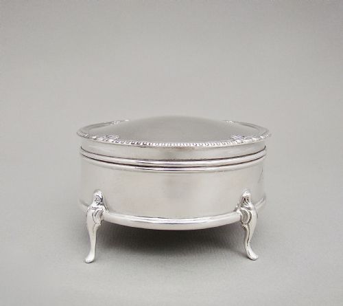 fig 1. EXQUISITE GEORGE V SILVER JEWELLERY BOX BY HENRY MATTHEWS, BIRMINGHAM 1922