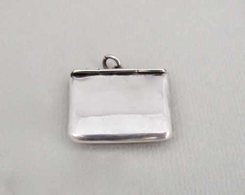 fig 1. ENAMELLED SILVER STAMP CASE BY CRISFORD & NORRIS, BIRMINGHAM 1920