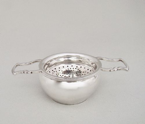 George VI Silver Tea Strainer & Stand by S. Blanckensee & Sons, Birmingham 1937