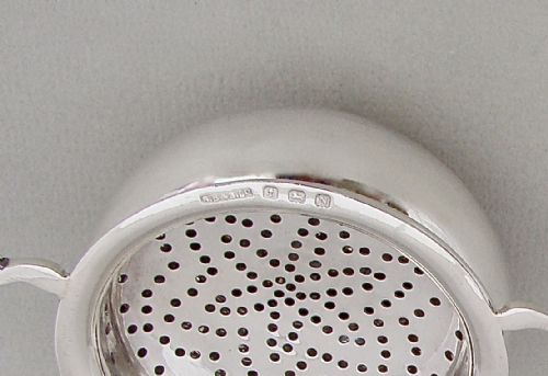 fig 3. GEORGE VI SILVER TEA STRAINER & STAND BY S. BLANCKENSEE & SONS, BIRMINGHAM 1937