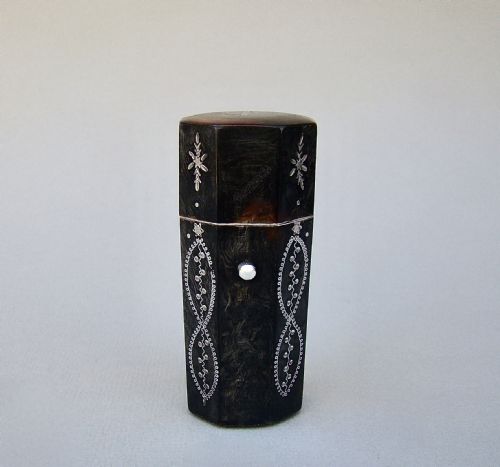 fig 2. GEORGIAN SILVER AND PIQUE TORTOISESHELL ETUI OR NECESSAIRE, CIRCA 1790