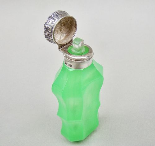fig 2. STUNNING SILVER MOUNTED OPALINE URANIUM GLASS SCENT BOTTLE BY ROBERT PRINGLE, BIRMINGHAM 1912