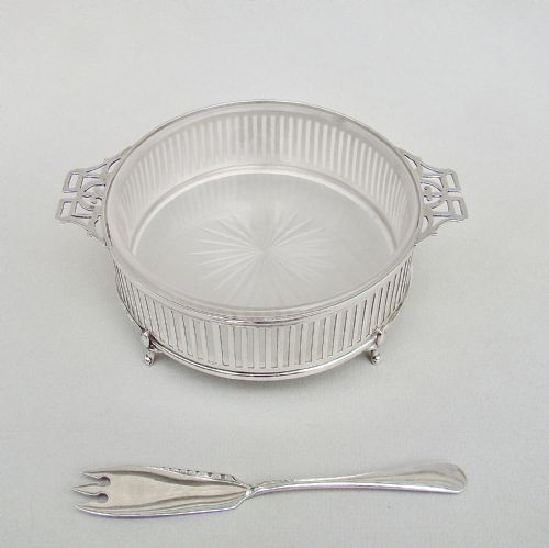 fig 1. LARGE GEORGE V SILVER BUTTER DISH BY JAY'S, BIRMINGHAM 1911 WITH ART DECO SILVER BUTTER KNIFE
