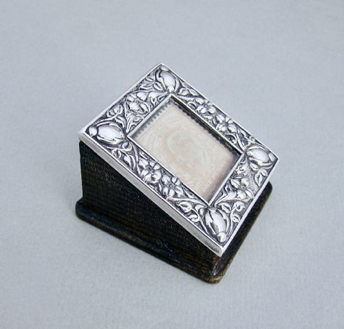fig 1. ART NOUVEAU SILVER SINGLE STAMP BOX BY EDWARD SOUTER BARNSLEY, BIRMINGHAM 1902
