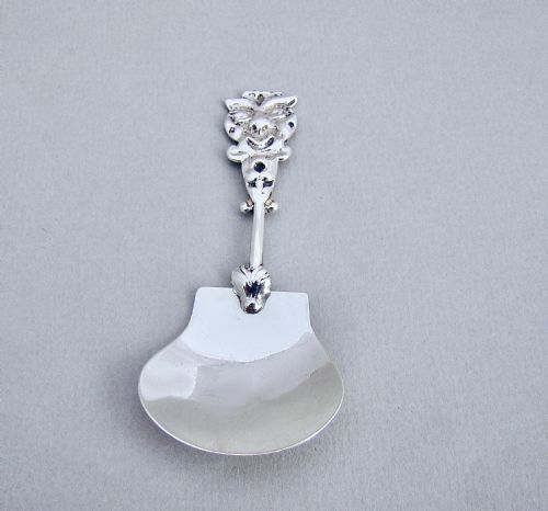 fig 1. VICTORIAN SILVER CADDY SPOON BY JOHN MILLWARD BANKS, BIRMINGHAM 1892