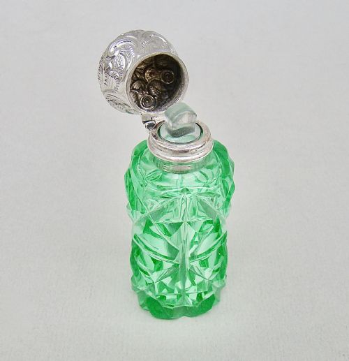 fig 3. EXQUISITE VICTORIAN SILVER & GREEN URANIUM GLASS SCENT BOTTLE , CIRCA 1890